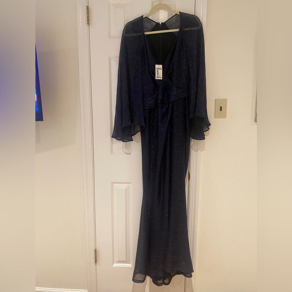NWT Talbot Runhof pleated netallic mermaid gown in navy.  Navy Blue Evening Gown